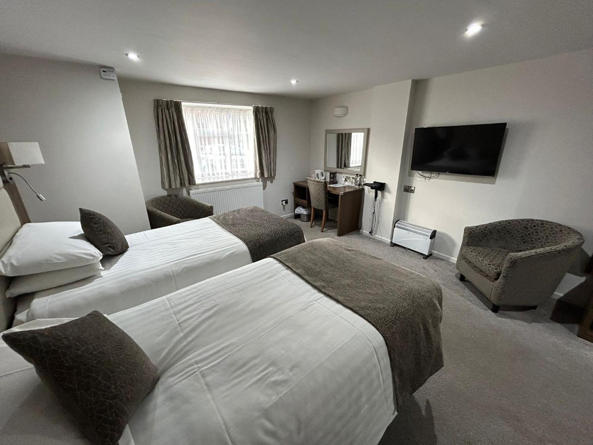 The Hind Hotel Wellingborough Exterior photo
