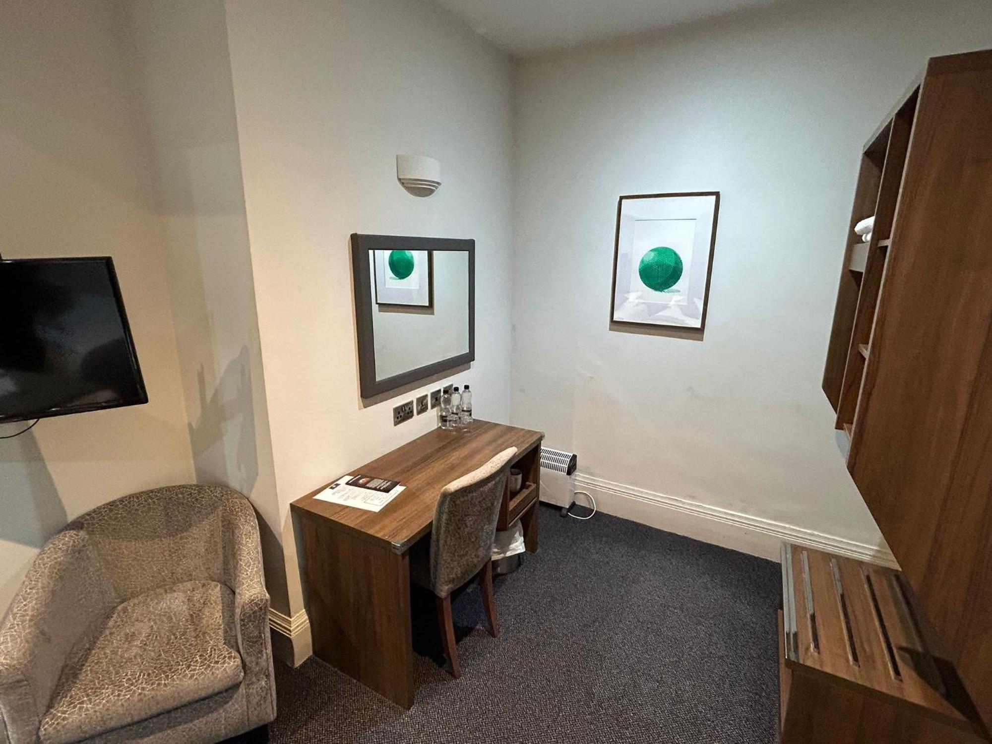 The Hind Hotel Wellingborough Room photo