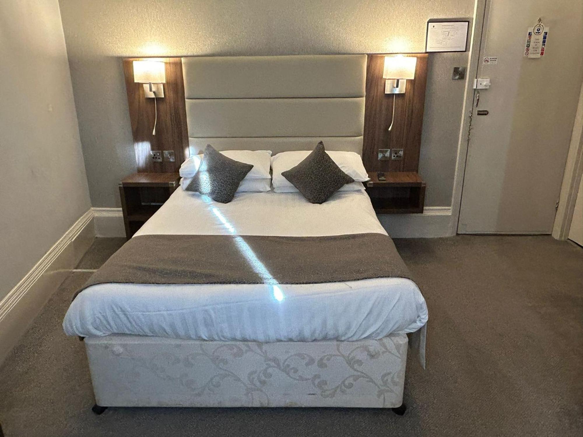The Hind Hotel Wellingborough Room photo